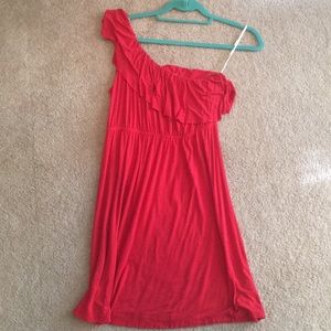 One-shoulder red dress